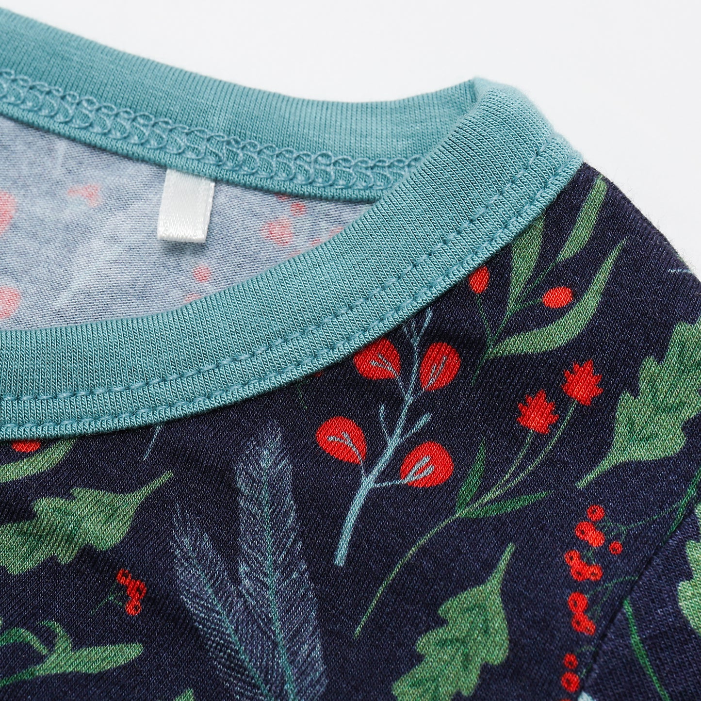 Holiday Holly Zip Zip