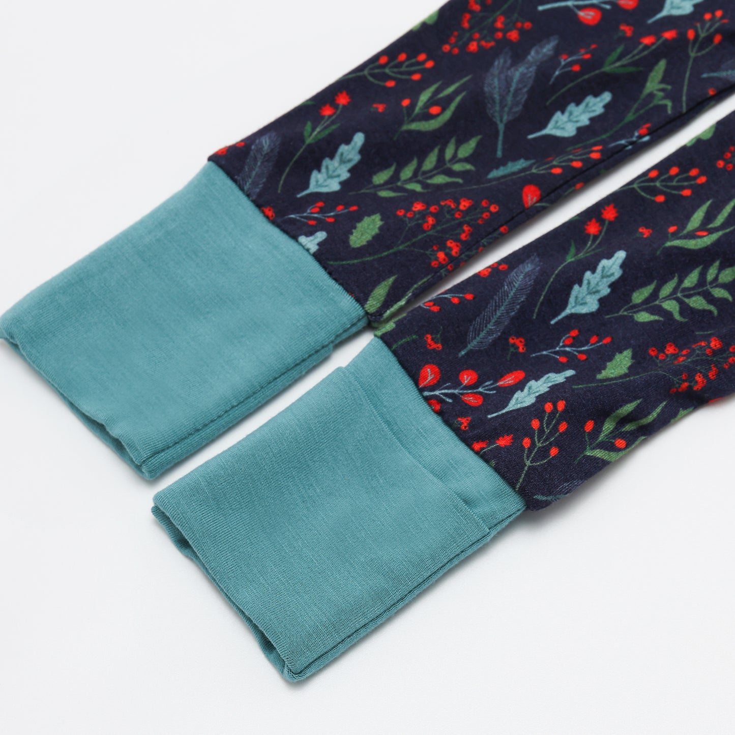 Holiday Holly Zip Zip