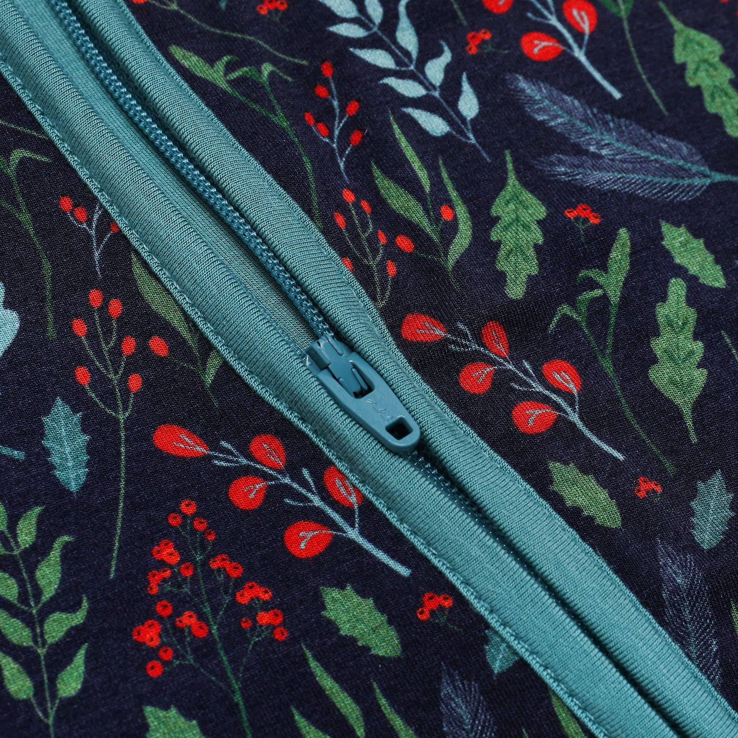 Holiday Holly Zip Zip