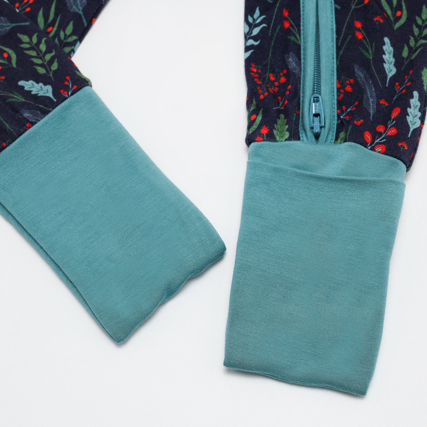 Holiday Holly Zip Zip